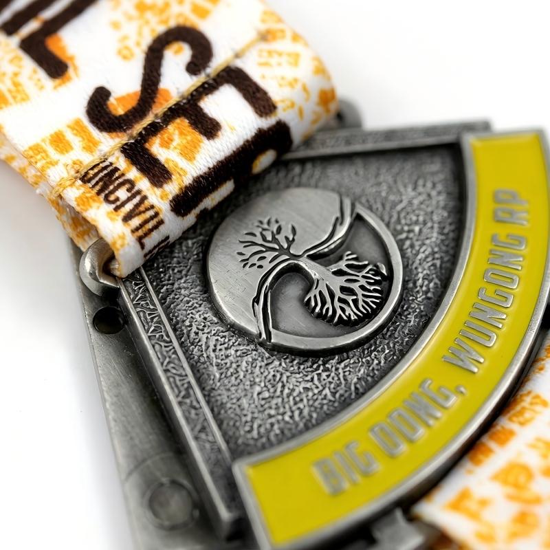 puzzle-medal-interlocking-joint-detail.jpg